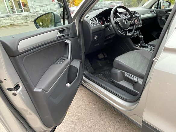 2019 Volkswagen Tiguan II, серебристый, 2800000 рублей - вид 10