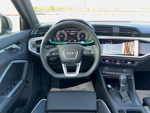 2022 Audi Q3 35 TFSI II (F3), серебристый, 1823000 рублей - вид 7