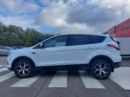 2018 Ford Kuga II Рестайлинг, белый, 1900000 рублей, вид 4