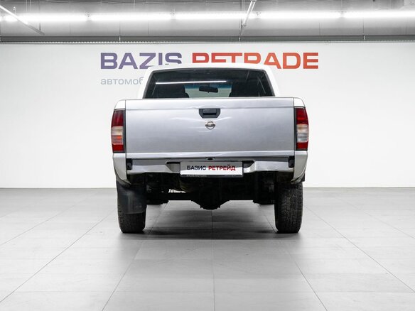2010 Nissan NP300, серебристый, 1040000 рублей - вид 5