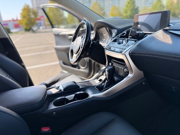 2019 Lexus NX 200 I Рестайлинг, серый, 2840000 рублей - вид 7