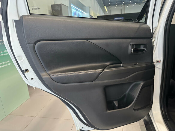 2014 Mitsubishi Outlander III Рестайлинг, белый, 1570000 рублей - вид 27