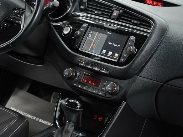 2017 Kia Ceed II Рестайлинг, белый, 1345000 рублей - вид 10