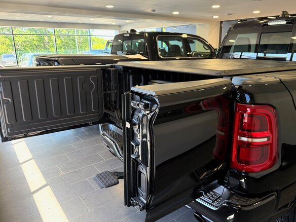 2026 Ram 1500 Crew Cab eTorque V Рестайлинг, чёрный, 11290000 рублей - вид 16