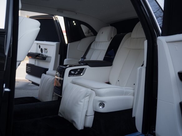2026 Rolls-Royce Phantom Extended VIII Рестайлинг (Series II), чёрный, 86000000 рублей - вид 2