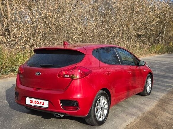 2017 Kia Ceed II Рестайлинг, красный, 1290000 рублей - вид 1