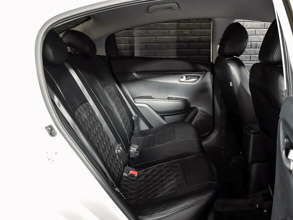 2021 Kia Rio IV Рестайлинг, белый, 1780000 рублей - вид 17