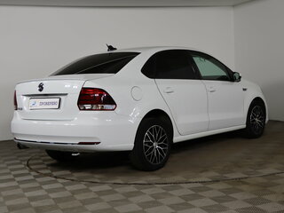 2018 Volkswagen Polo V Рестайлинг, белый, 999990 рублей, вид 5