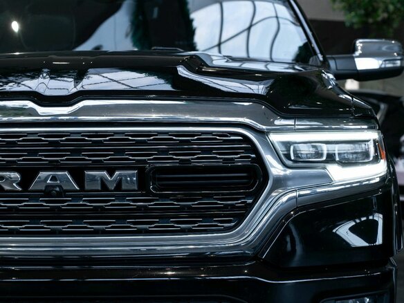 2023 Ram 1500 Crew Cab eTorque V, чёрный, 9500000 рублей - вид 13