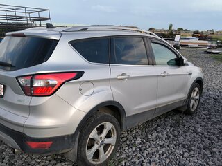2017 Ford Kuga II Рестайлинг, серебристый, 1300000 рублей, вид 3