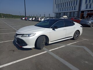 2020 Toyota Camry VIII (XV70), белый, 3300000 рублей, вид 2