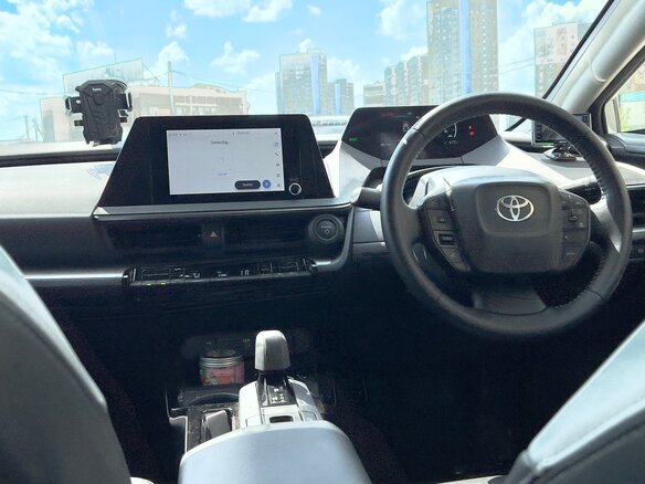 2023 Toyota Prius V (XW60), белый - вид 11