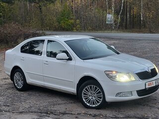 2013 Skoda Octavia II (A5) Рестайлинг, белый, 1190000 рублей, вид 3