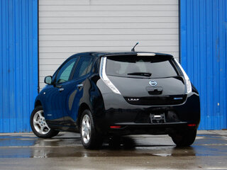 2011 Nissan Leaf I (ZE0/AZE0), чёрный, 620000 рублей, вид 2