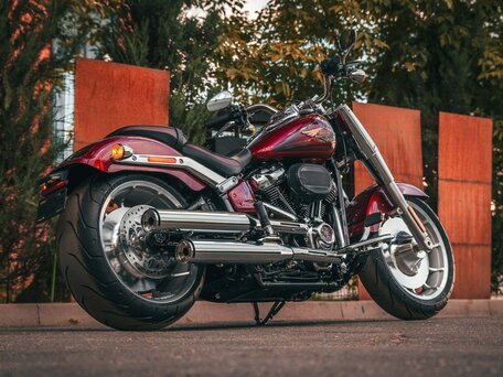 2023 Harley-Davidson Fat Boy, пурпурный, 3590000 рублей, вид 3