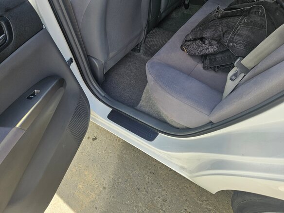 2011 Toyota Prius JDM II Рестайлинг (XW20), белый, 750000 рублей - вид 3
