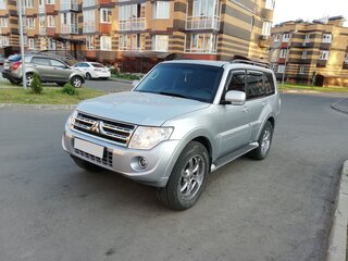 2011 Mitsubishi Pajero IV Рестайлинг 1, серебристый, 1890000 рублей, вид 1