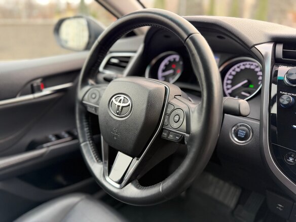 2019 Toyota Camry VIII (XV70), чёрный, 2650000 рублей - вид 11