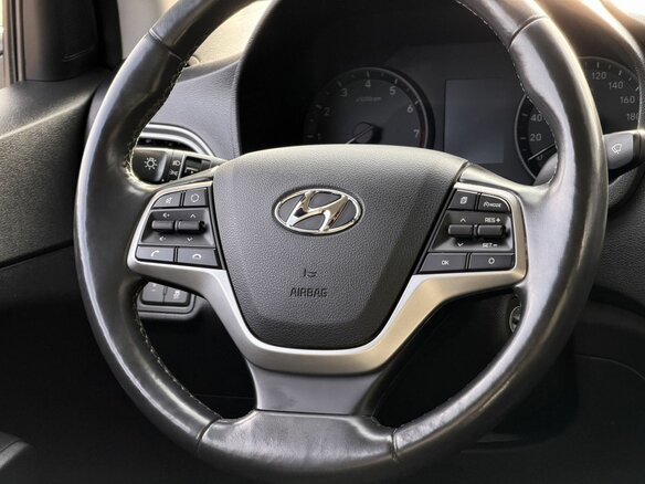 2019 Hyundai Solaris II, бежевый, 1345000 рублей - вид 17