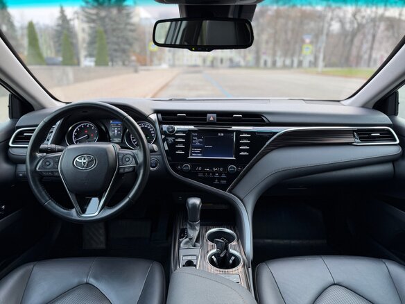 2019 Toyota Camry VIII (XV70), чёрный, 2650000 рублей - вид 6