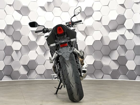 2024 Honda CB 650R, серый, 1177000 рублей - вид 5