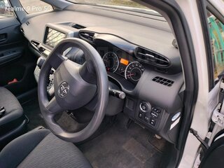 2010 Toyota Wish II, белый, 1300000 рублей, вид 4