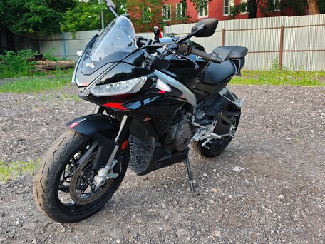2022 Aprilia Tuono 660, чёрный, 990000 рублей, вид 5
