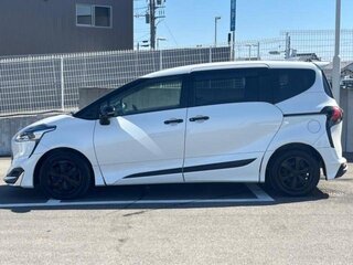 2022 Toyota Sienta II Рестайлинг, белый, 1034000 рублей, вид 5