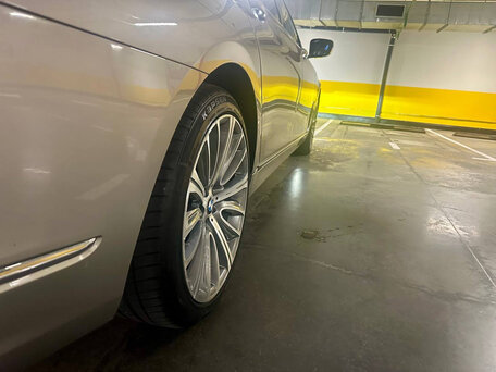 2021 BMW 7 серии Long 730Ld xDrive VI (G11/G12) Рестайлинг, серый, 7100000 рублей, вид 5