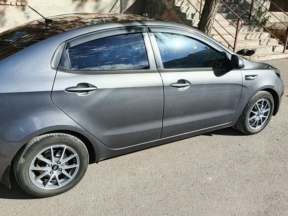2014 Kia Rio III, серый, 890000 рублей - вид 1