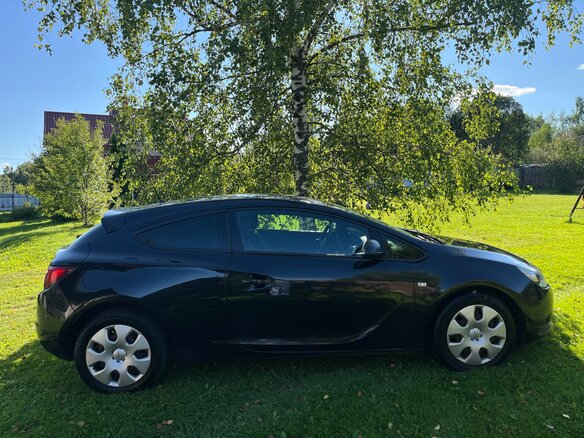 2012 Opel Astra GTC J Рестайлинг, чёрный, 700000 рублей - вид 1