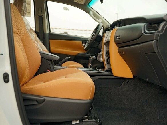 2025 Toyota Fortuner II Рестайлинг, белый, 5000000 рублей - вид 14