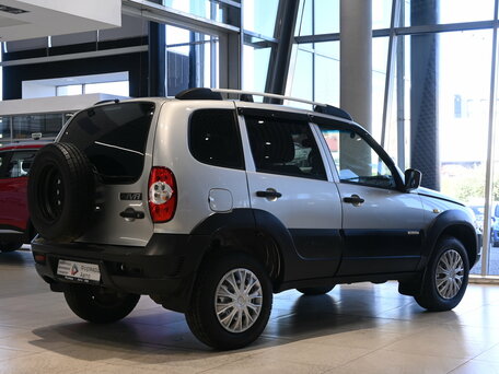 2017 Chevrolet Niva I Рестайлинг, серый, 620000 рублей, вид 5