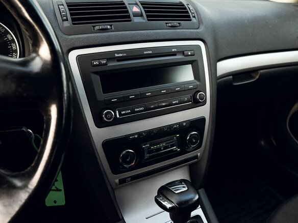 2012 Skoda Octavia II (A5) Рестайлинг, серый, 859000 рублей - вид 10