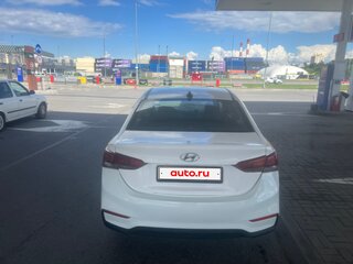 2017 Hyundai Solaris II, оранжевый, 525000 рублей, вид 4