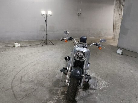 2018 Harley-Davidson Fat Boy, чёрный, 1645000 рублей, вид 3