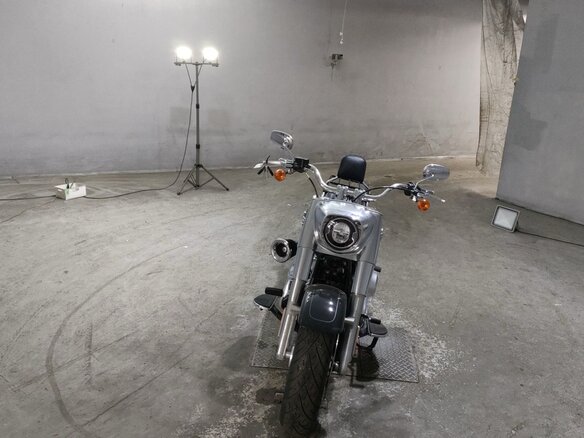 2018 Harley-Davidson Fat Boy, чёрный, 1645000 рублей - вид 2