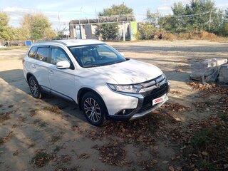 2015 Mitsubishi Outlander III Рестайлинг 2, белый, 1800000 рублей, вид 1