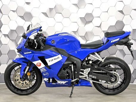 2021 Honda CBR 600RR, белый, 939000 рублей, вид 4