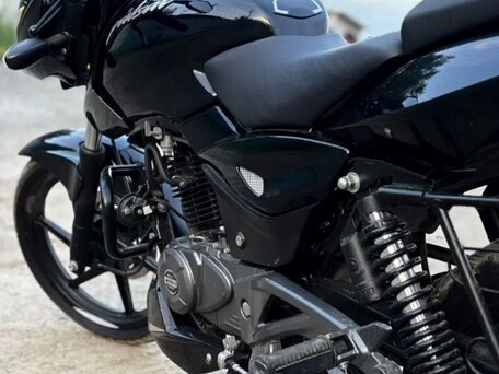 2021 Bajaj Pulsar 180, чёрный, 135000 рублей, вид 5
