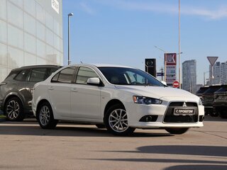 2011 Mitsubishi Lancer X Рестайлинг, белый, 750000 рублей, вид 3