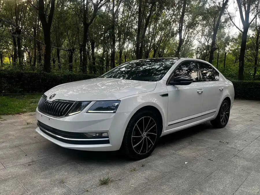Открыть фотографии: Skoda Octavia III (A7) Рестайлинг