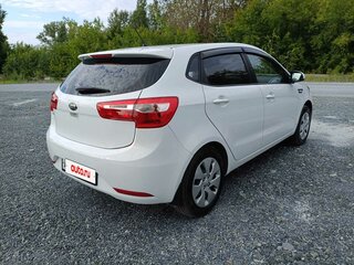 2013 Kia Rio 5-speed III, белый, 705000 рублей, вид 5