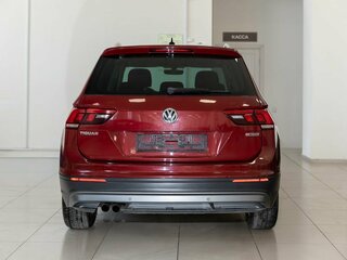 2018 Volkswagen Tiguan II, красный, 2100000 рублей, вид 5
