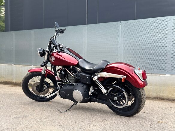 2006 Harley-Davidson Street Bob, красный, 790000 рублей - вид 8