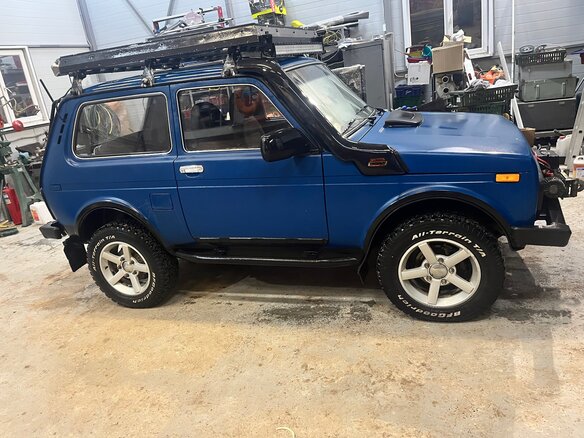 2005 Lada (ВАЗ) 2121 (4x4) I Рестайлинг, синий, 460000 рублей - вид 3
