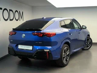 2025 BMW X2 xDrive20i II (U10), синий, 6930000 рублей, вид 4