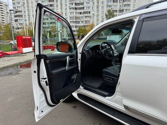 2015 Toyota Land Cruiser 200 Series Рестайлинг 2, белый, 5750000 рублей - вид 8