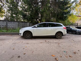 2017 Ford Focus III Рестайлинг, белый, 700000 рублей, вид 4
