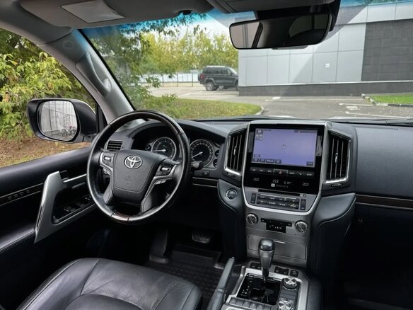 2019 Toyota Land Cruiser 200 Series Рестайлинг 2, белый, 9500000 рублей - вид 13
